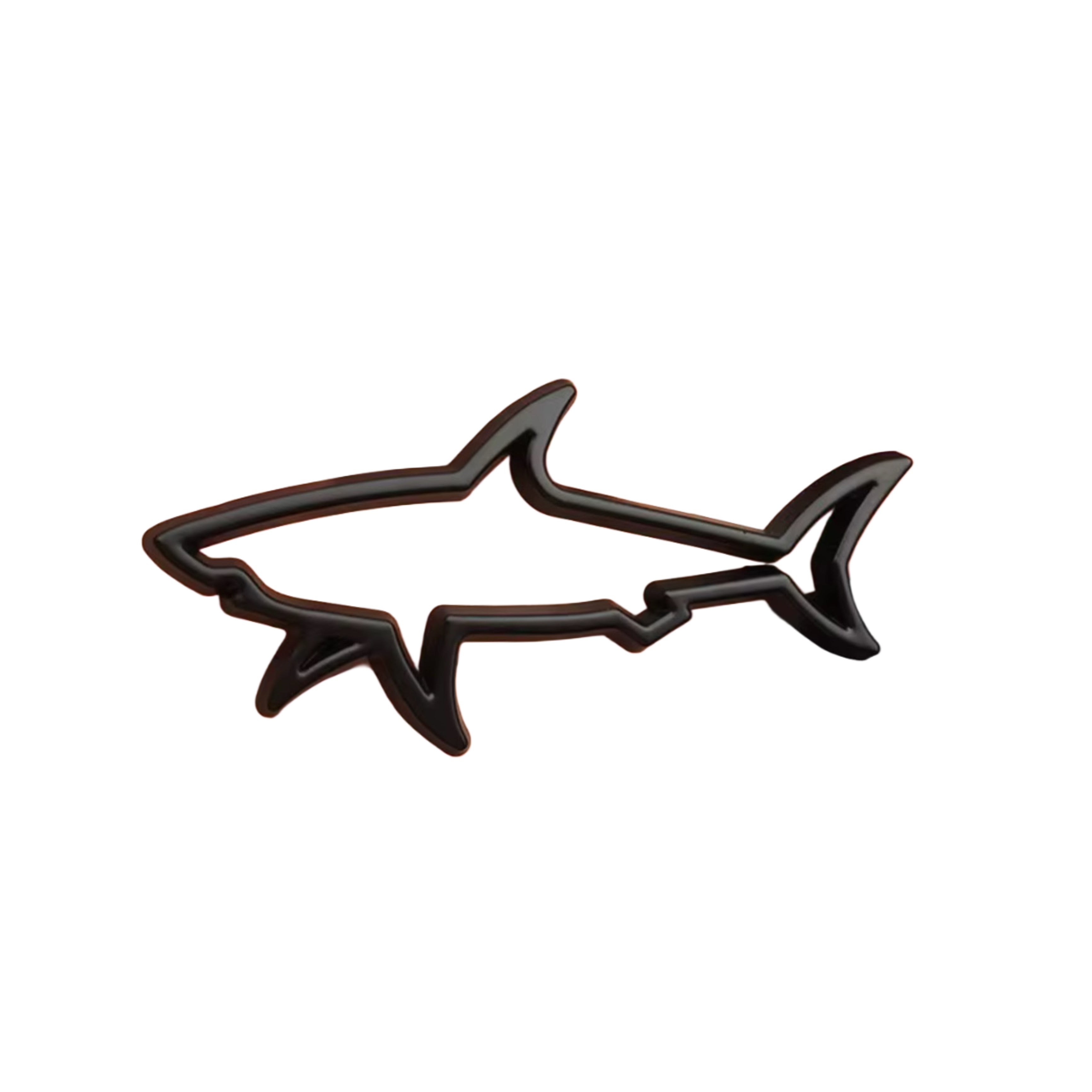 Personnalisez vos accessoires favoris avec le shark 3D en relief noir mat