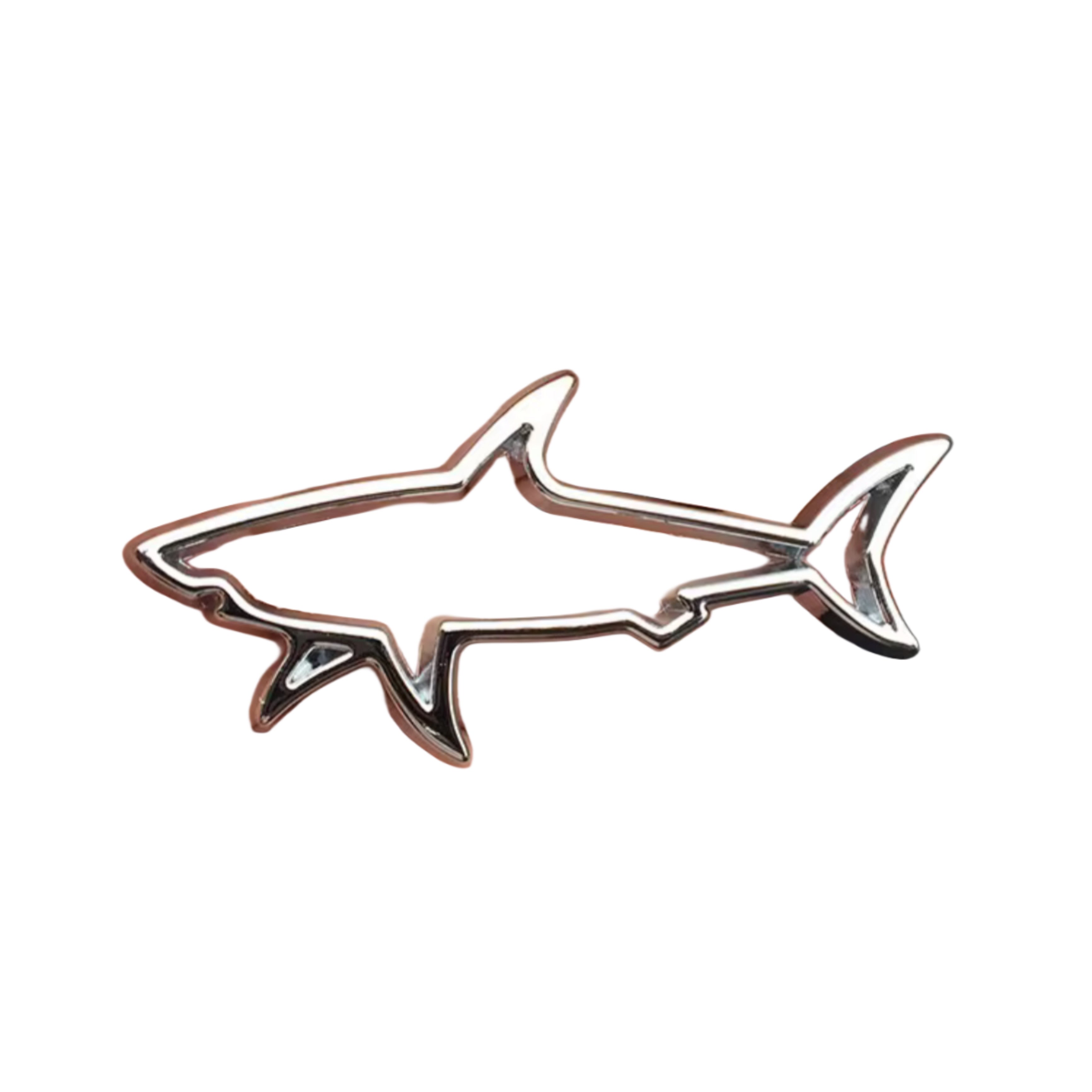 Personnalisez vos accessoires favoris avec l'autocollant Shark 3D chromé